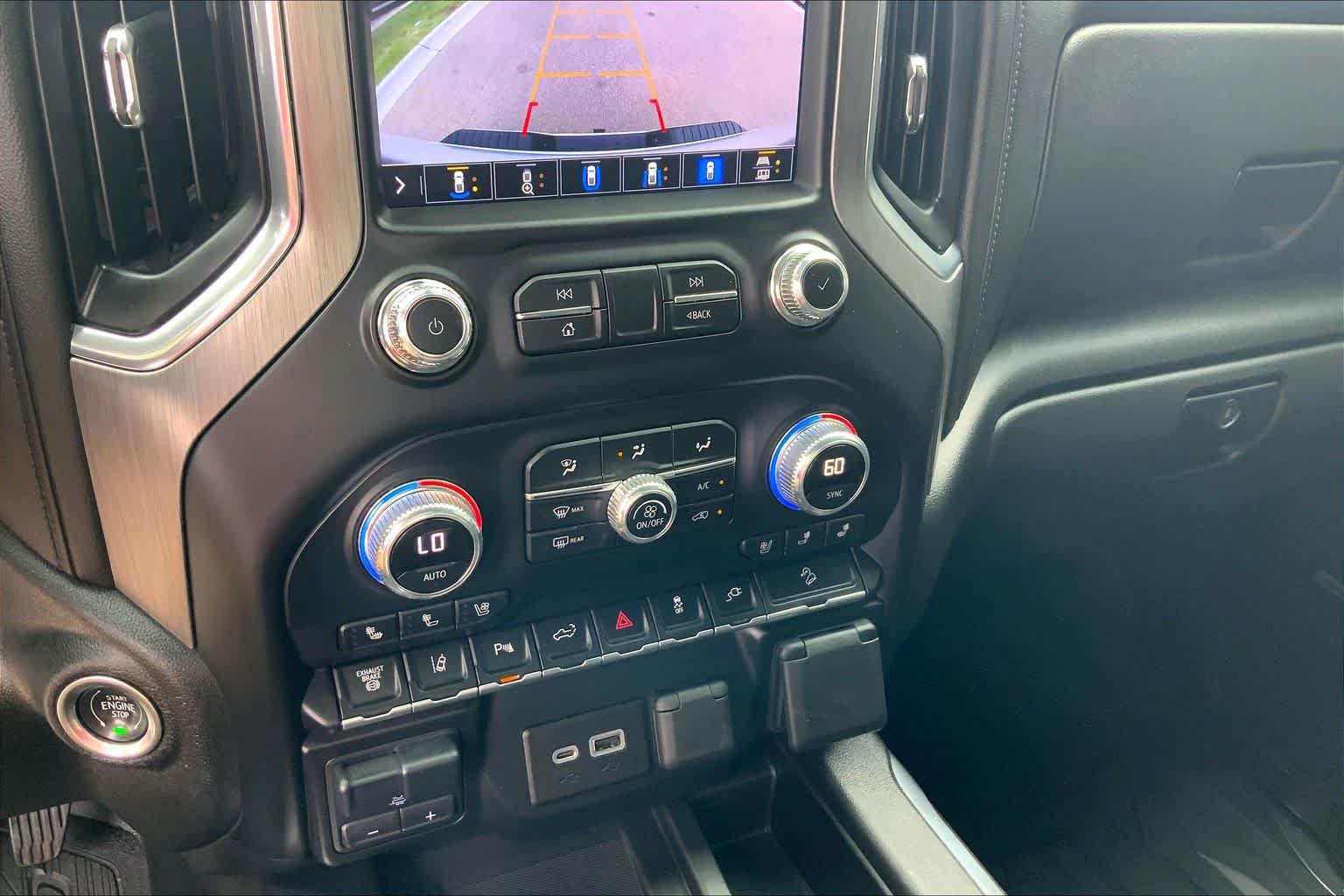 Used 2020 GMC Sierra 2500 Denali w/ Denali Ultimate Package AWD/4WD image 34