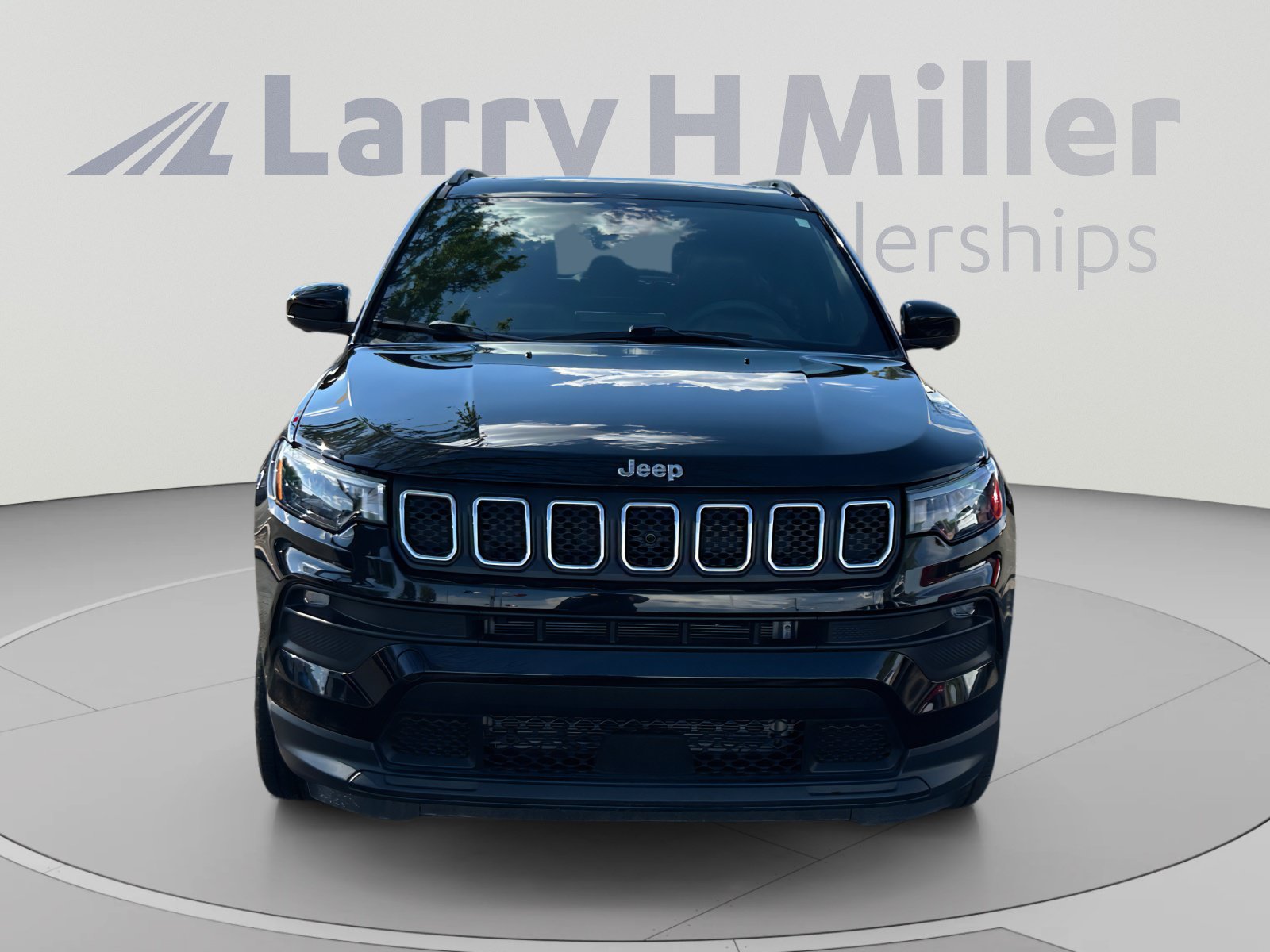 Used 2023 Jeep Compass Latitude w/ Sun and Sound Group AWD/4WD image 8
