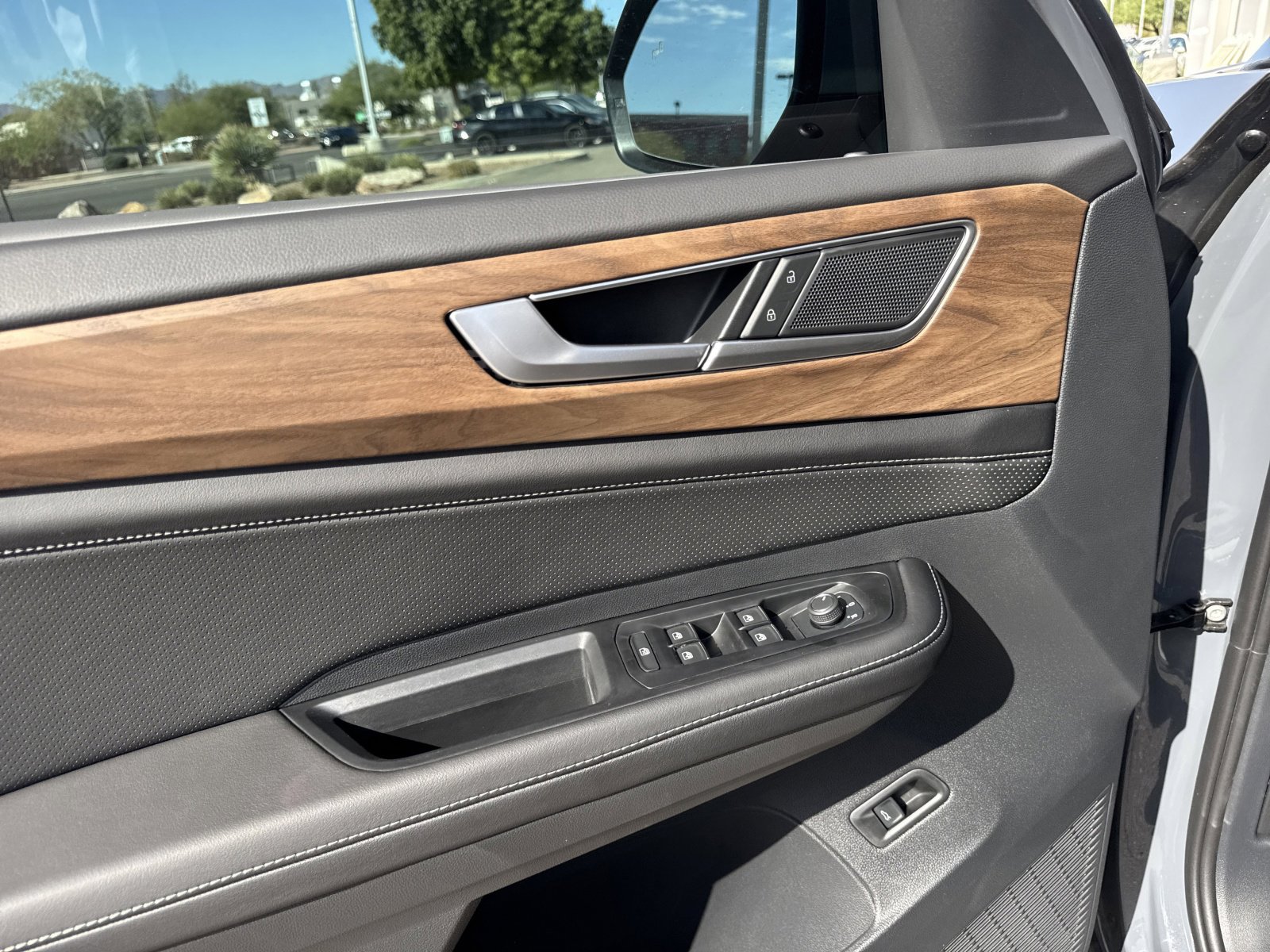 New 2026 Volkswagen Atlas SE image 12