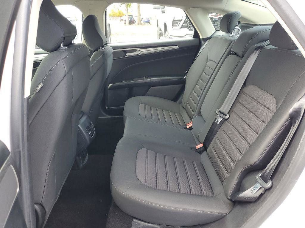 Used 2020 Ford Fusion SE image 26