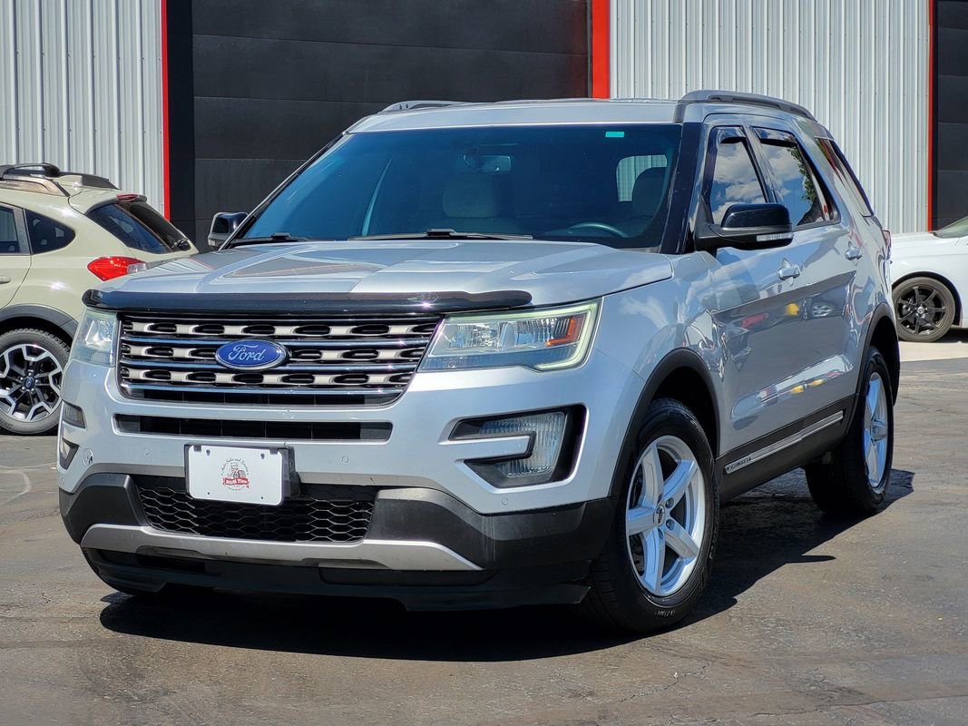 Used 2016 Ford Explorer XLT w/ Equipment Group 201A AWD/4WD image 3