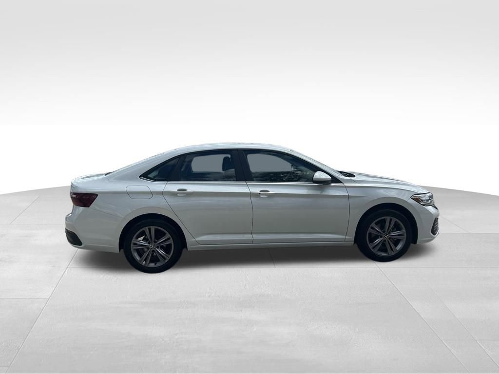 Used 2023 Volkswagen Jetta SE image 6
