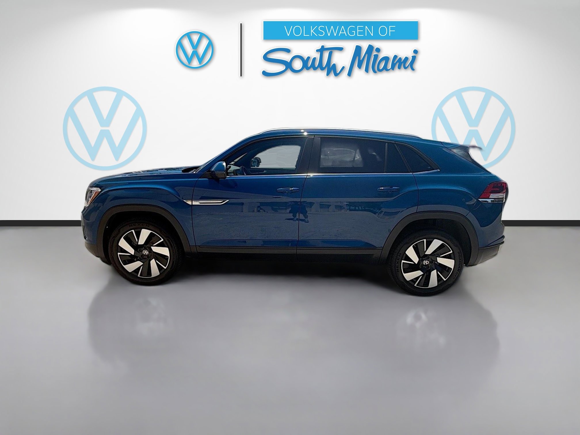 Certified 2025 Volkswagen Atlas Cross Sport SE AWD/4WD image 4