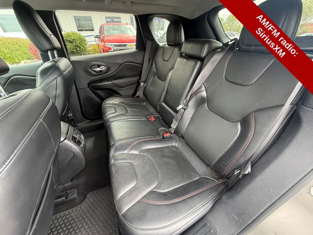 Used 2020 Jeep Cherokee Trailhawk AWD/4WD image 34