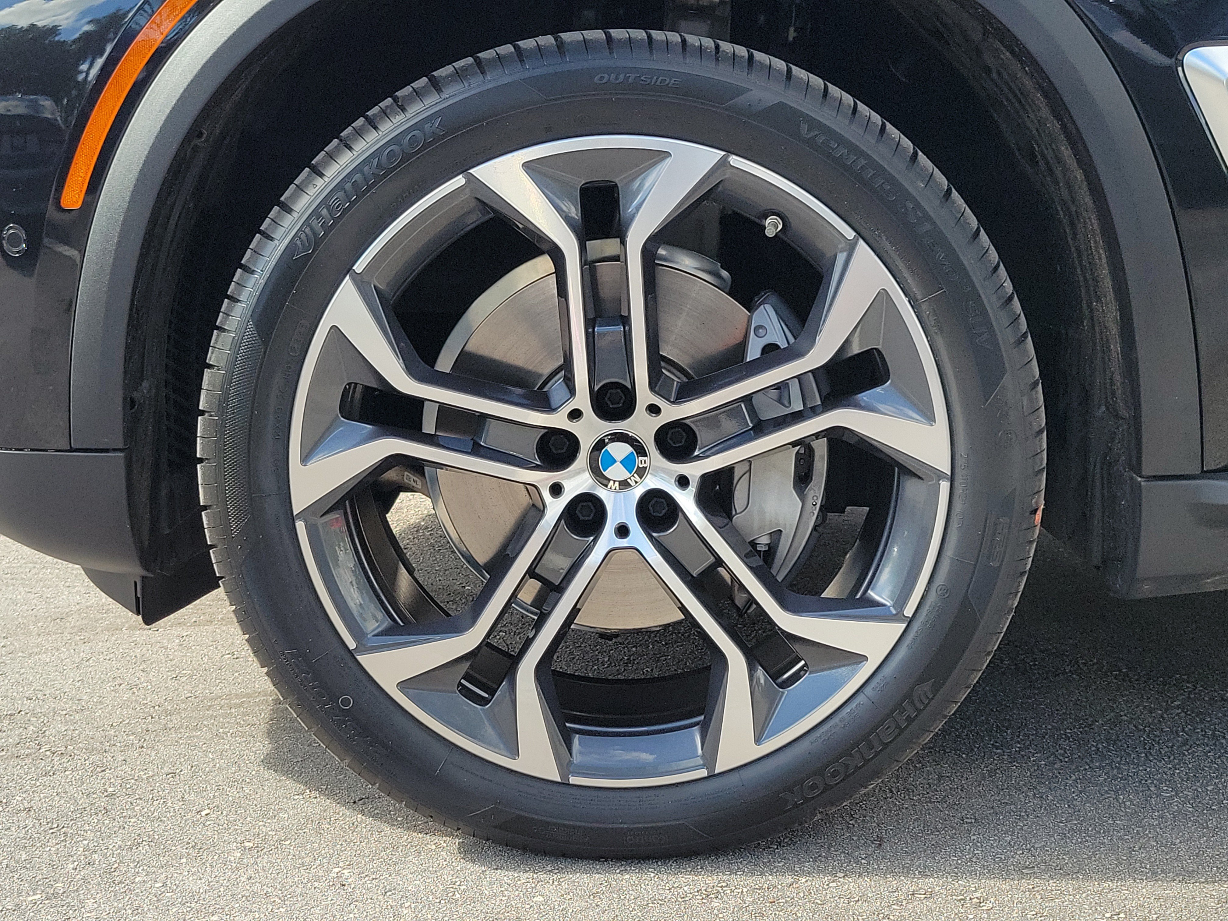 Certified 2024 BMW X5 sDrive40i w/ Premium Package RWD image 5
