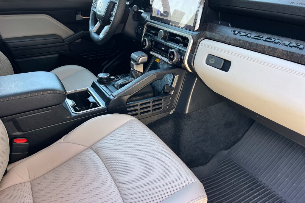 Certified 2025 Toyota Tacoma Limited AWD/4WD image 19