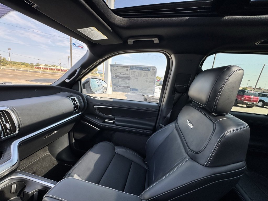 New 2025 Ford Expedition Platinum image 25