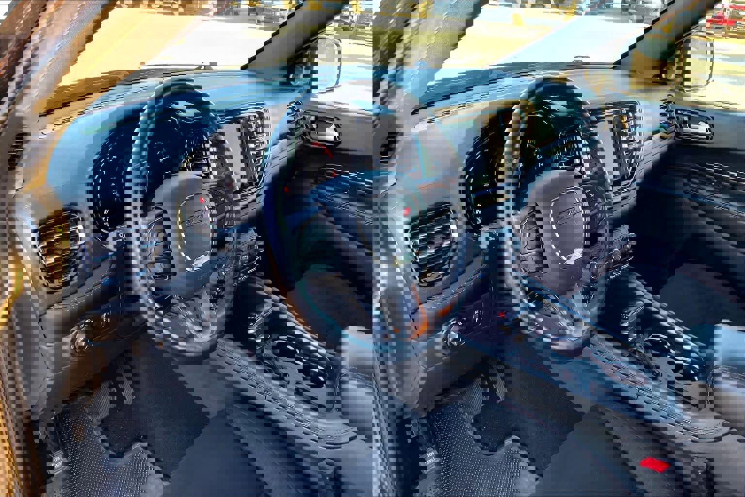 Used 2024 Dodge Durango SXT w/ 3rd Row Seating Group image 32