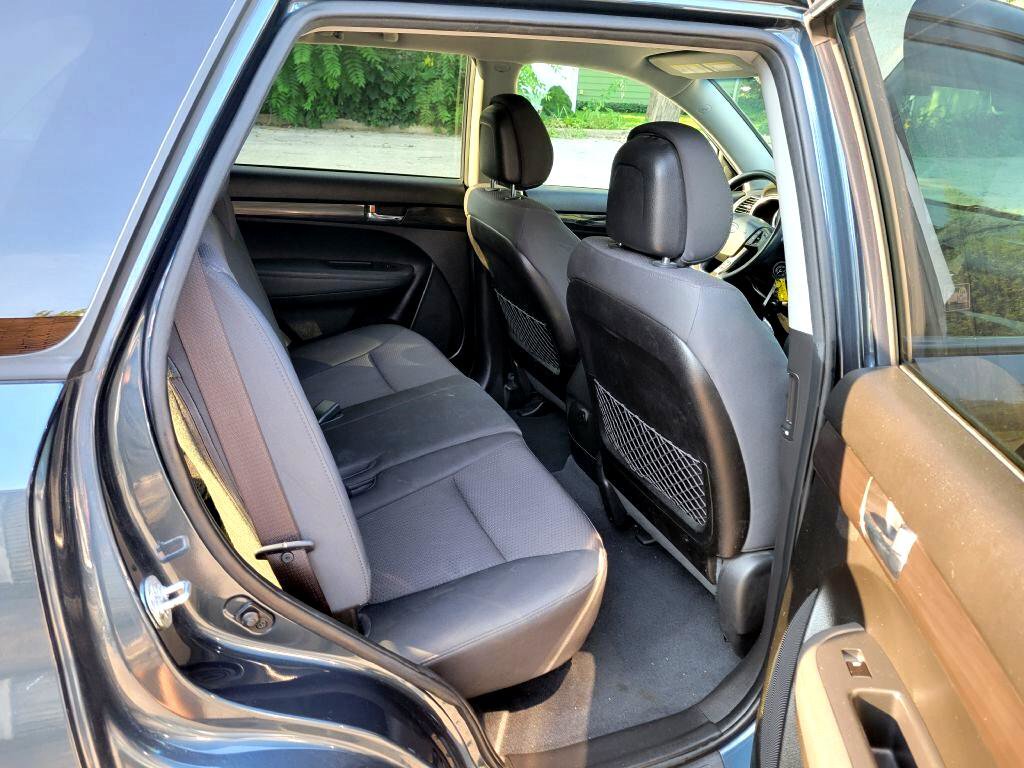 Used 2011 Kia Sorento LX image 14