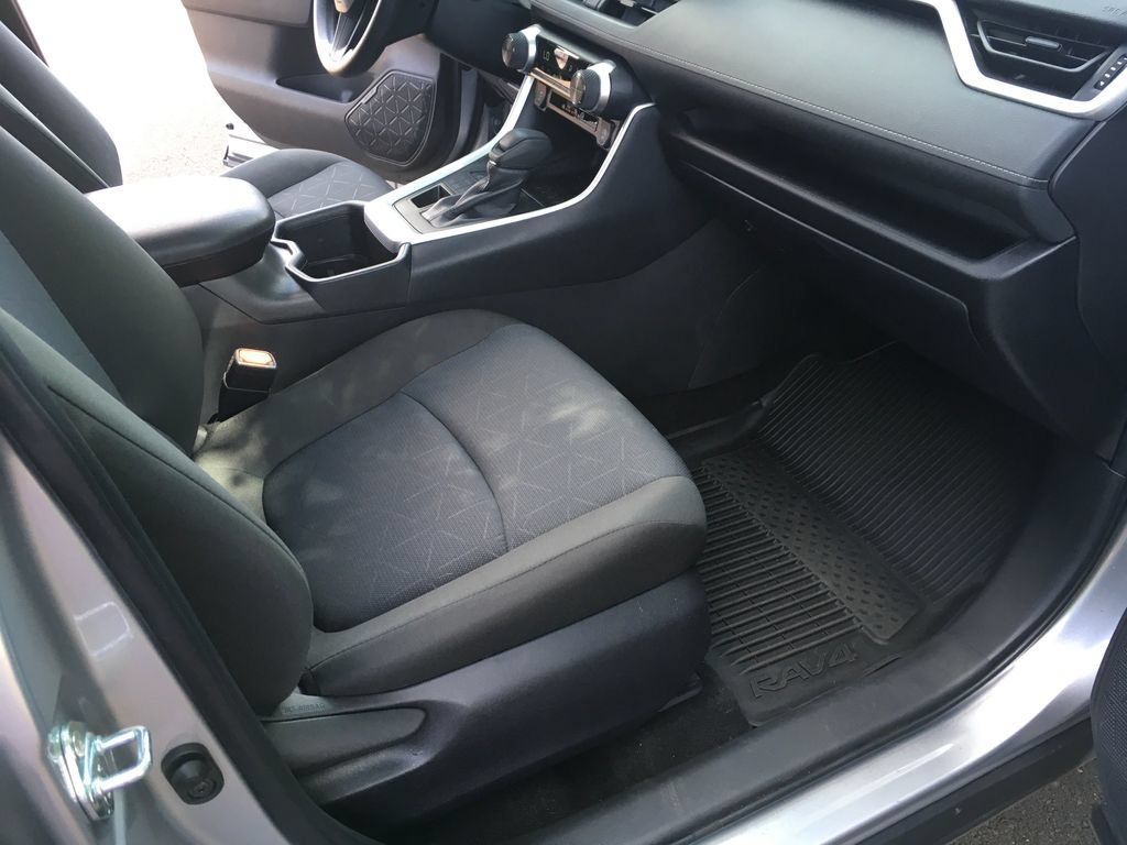 Used 2025 Toyota RAV4 XLE AWD/4WD image 28