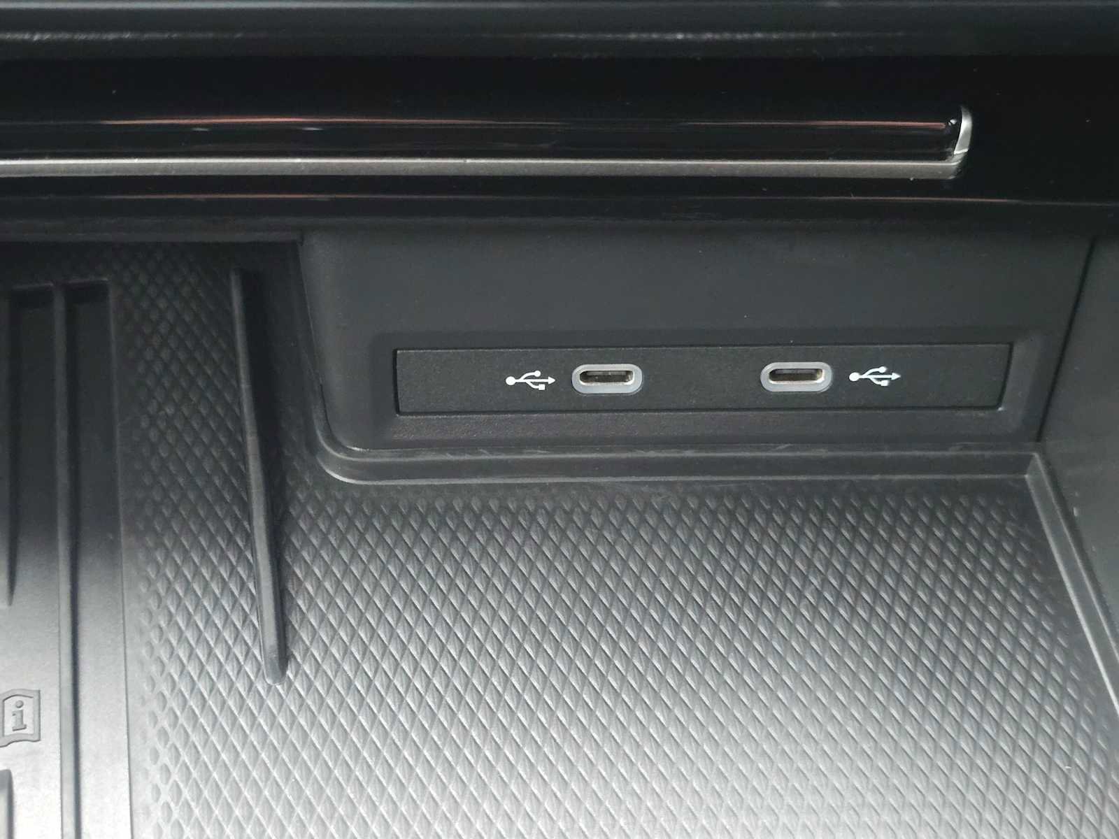 Used 2025 Volkswagen Atlas Cross Sport SE image 31