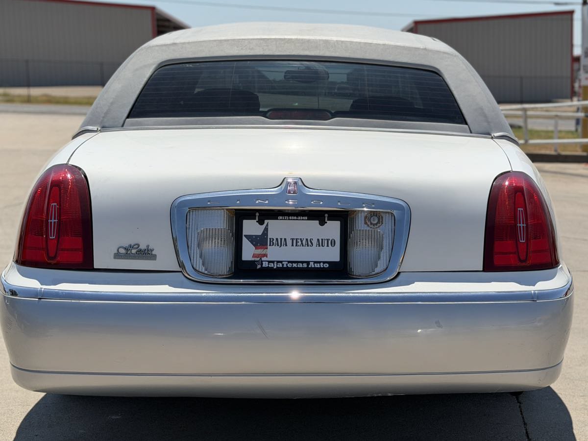 Used 2002 Lincoln Town Car Signature RWD image 7