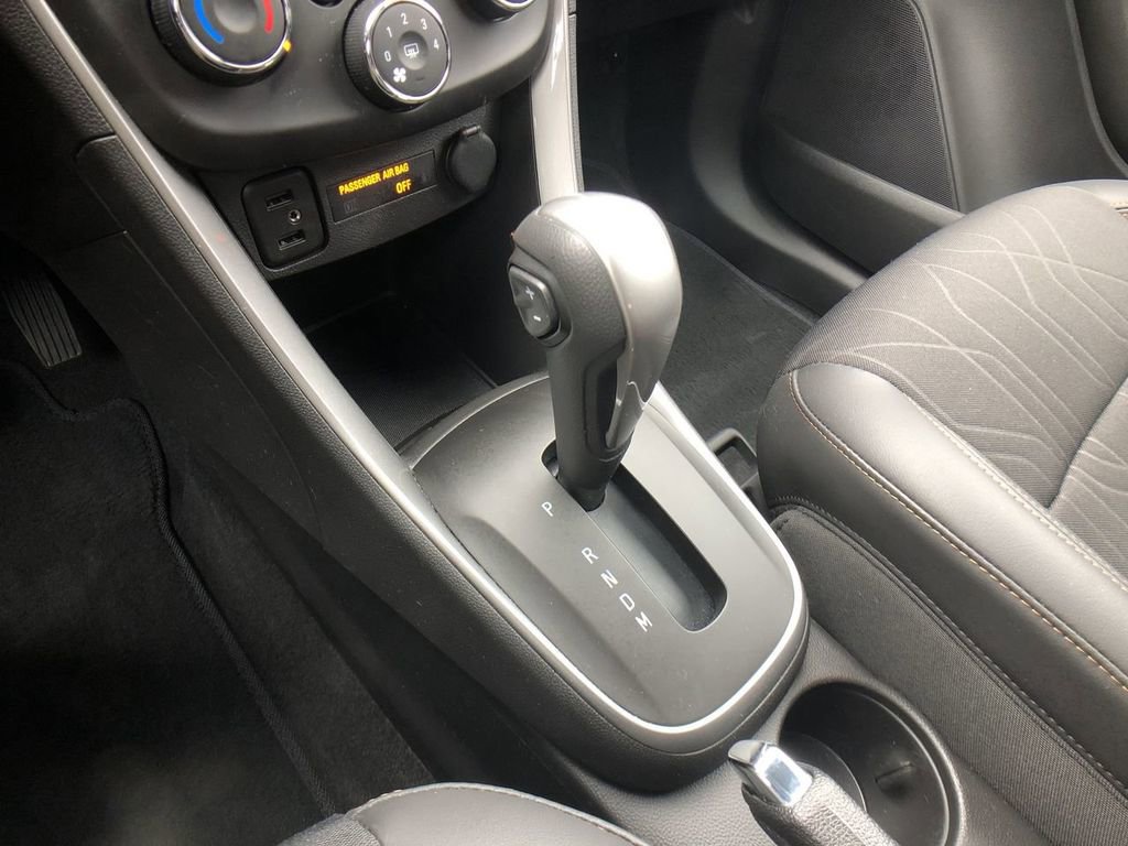 Used 2020 Chevrolet Trax LT w/ LT Convenience Package FWD image 23