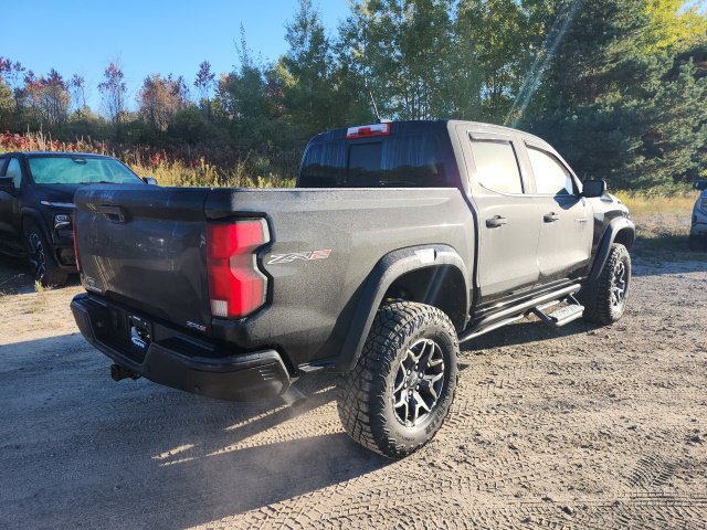 Used 2024 Chevrolet Colorado ZR2 w/ Technology Package AWD/4WD image 3