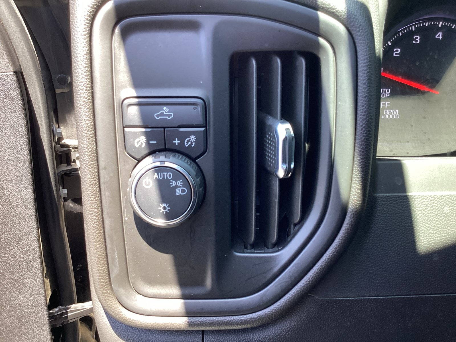 Used 2022 Chevrolet Silverado 1500 Custom RWD image 27