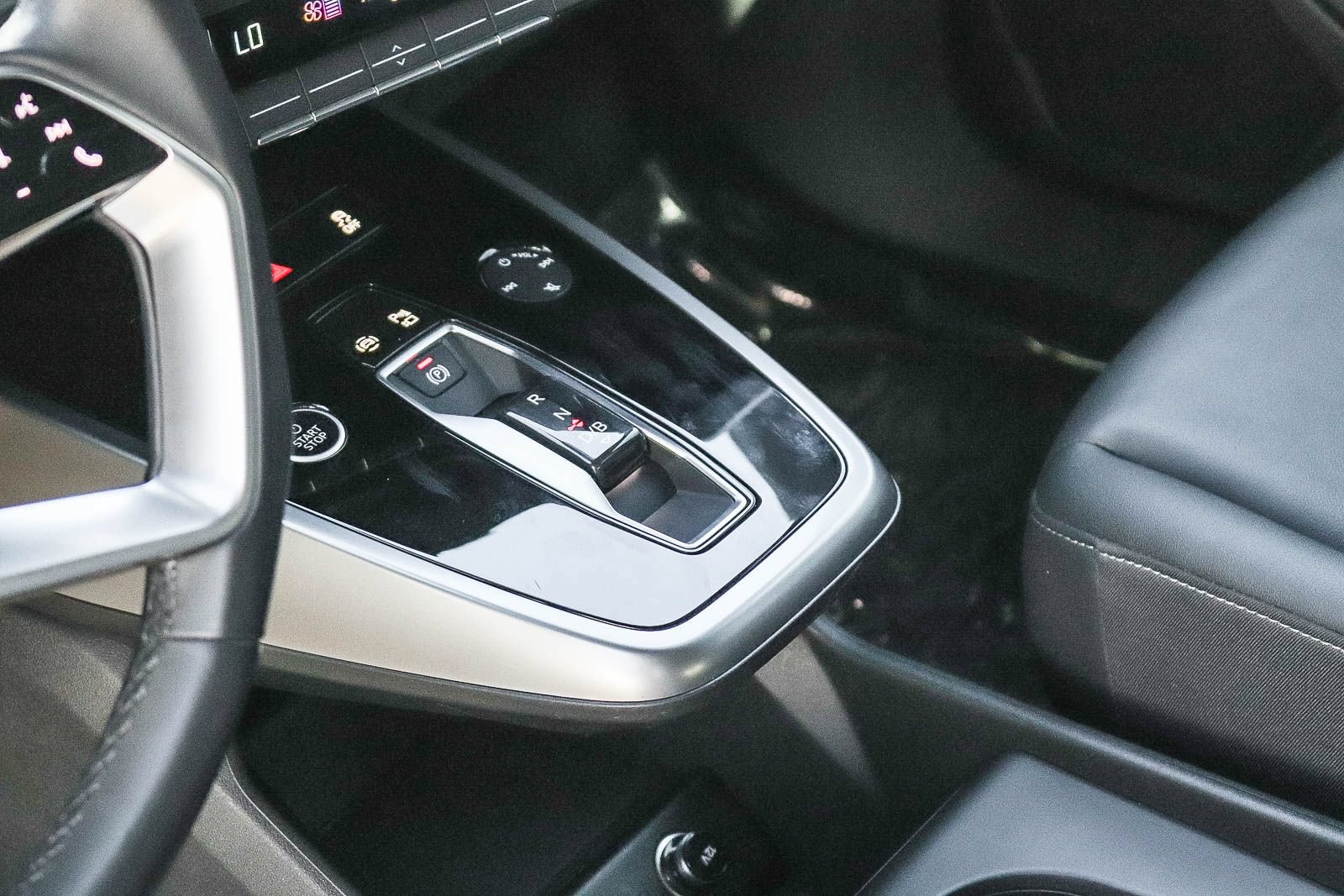 Certified 2023 Audi Q4 e-tron Premium Plus w/ Premium Plus AWD/4WD image 21