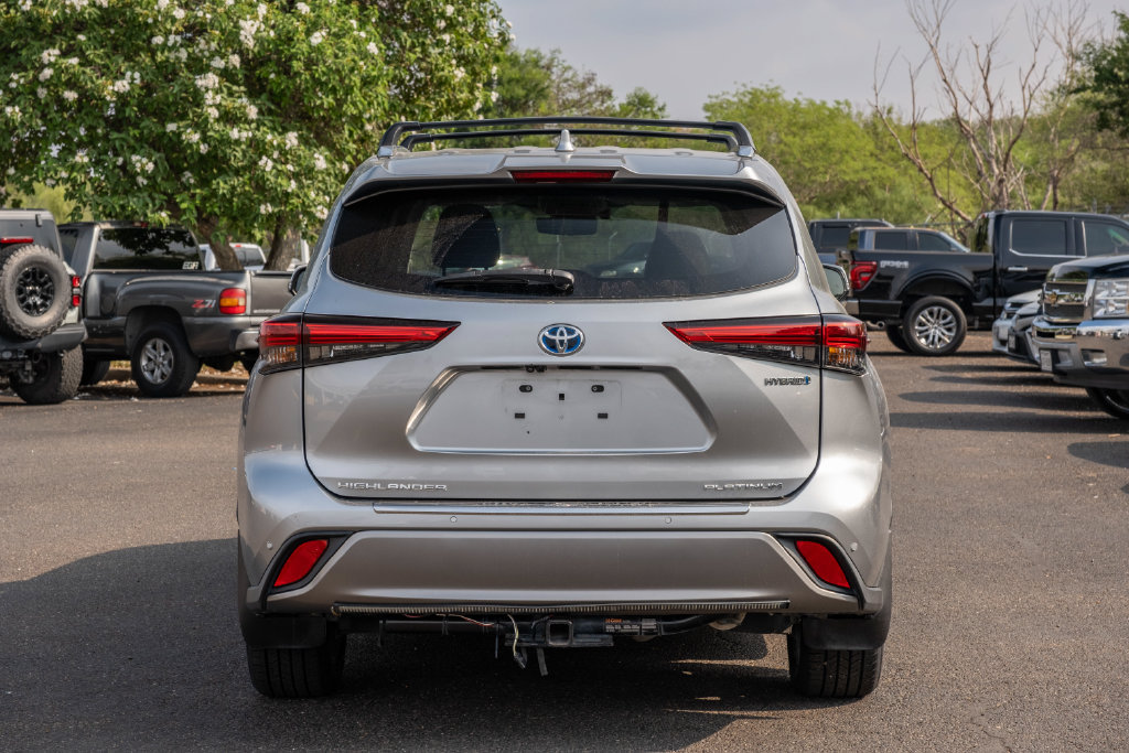 Used 2023 Toyota Highlander Platinum FWD image 4