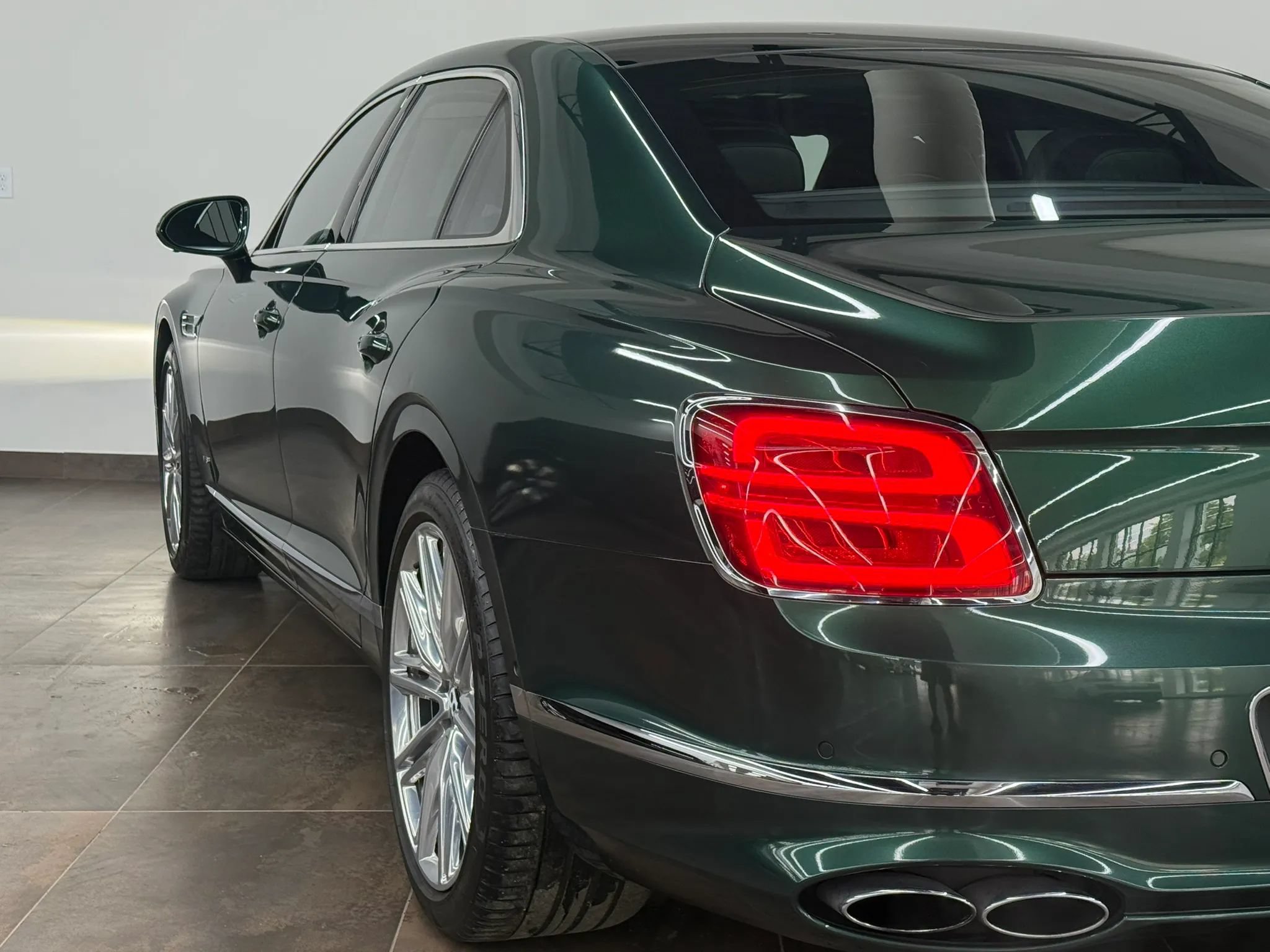 Used 2022 Bentley Flying Spur V8 AWD/4WD image 13