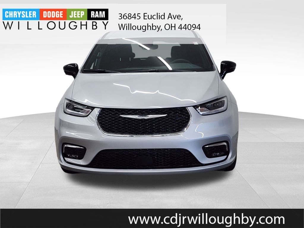 New 2026 Chrysler Pacifica Select image 2