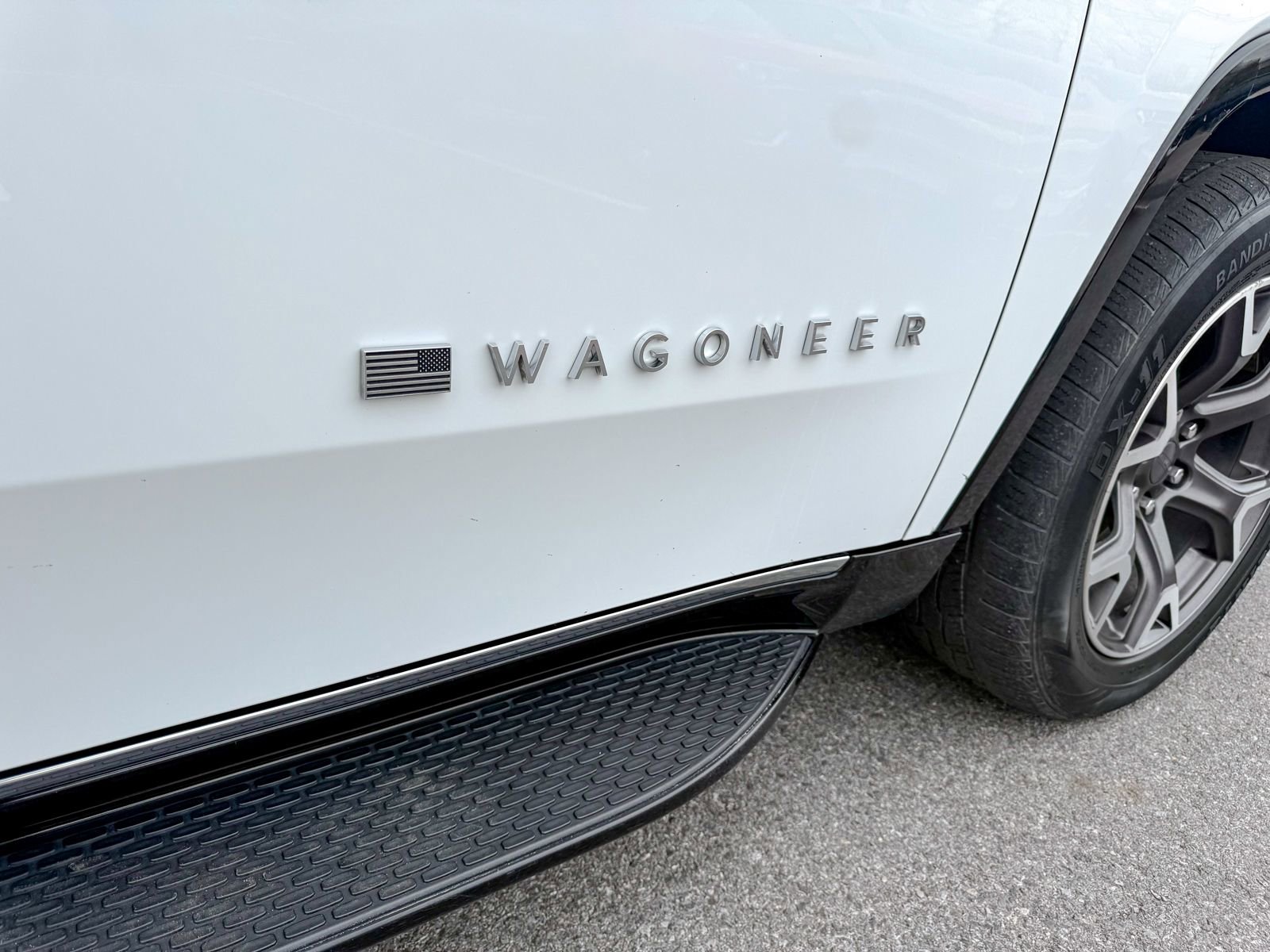 Used 2023 Jeep Wagoneer Series III w/ Preferred Equipment Group AWD/4WD image 6