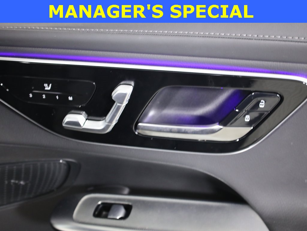 Used 2025 Mercedes-Benz GLC 300 4MATIC image 44