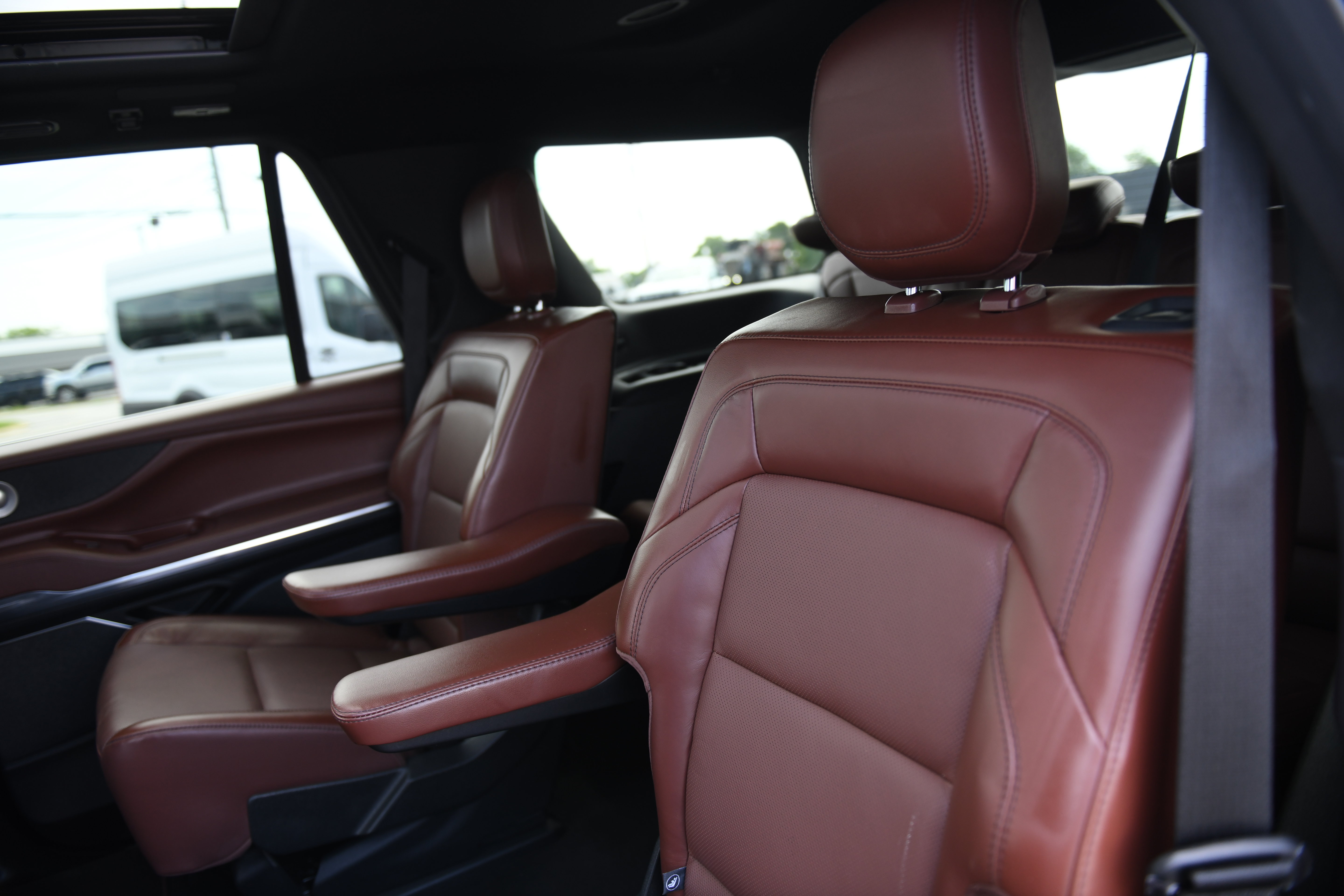 Used 2025 Lincoln Navigator Reserve AWD/4WD image 15