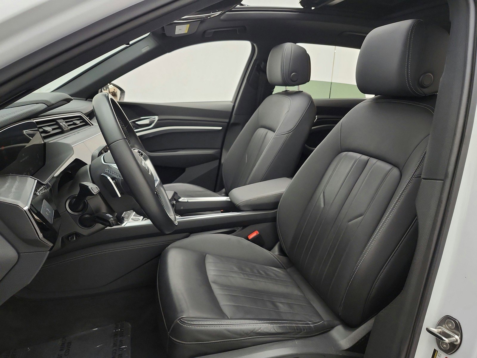Used 2023 Audi e-tron Premium w/ Convenience Plus Package image 13