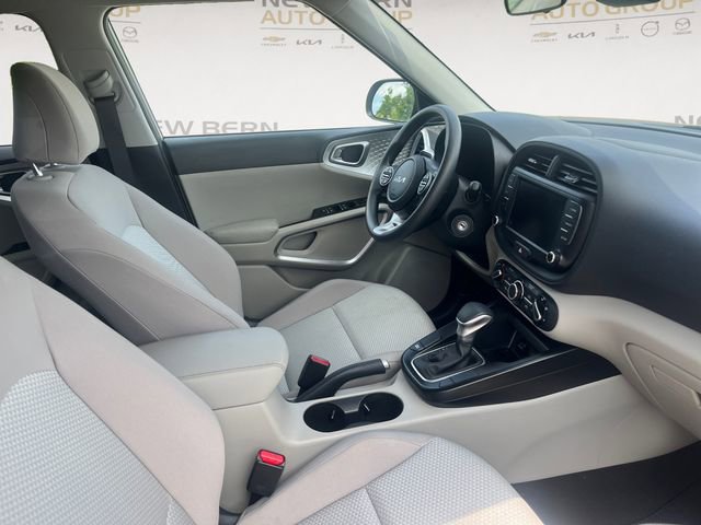Used 2025 Kia Soul LX w/ LX Technology Package FWD image 15