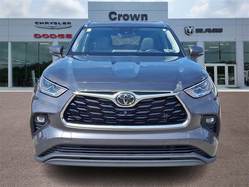 Used 2021 Toyota Highlander Limited image 2