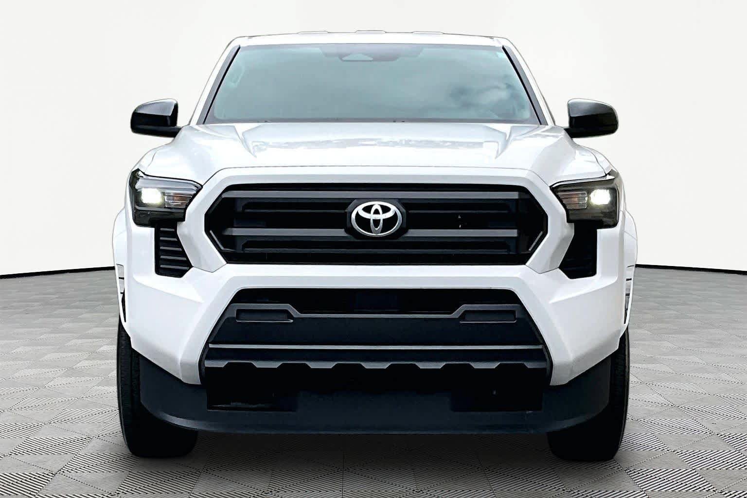 Certified 2024 Toyota Tacoma SR AWD/4WD image 4