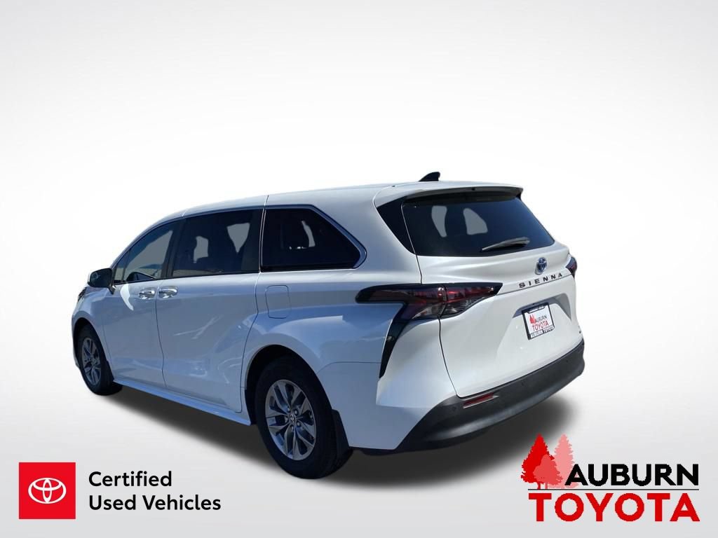Certified 2023 Toyota Sienna XLE FWD image 5