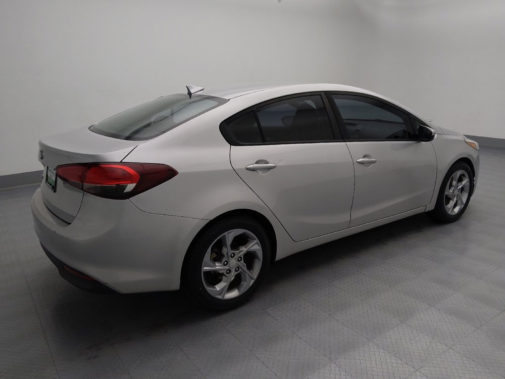 Used 2017 Kia Forte LX image 10