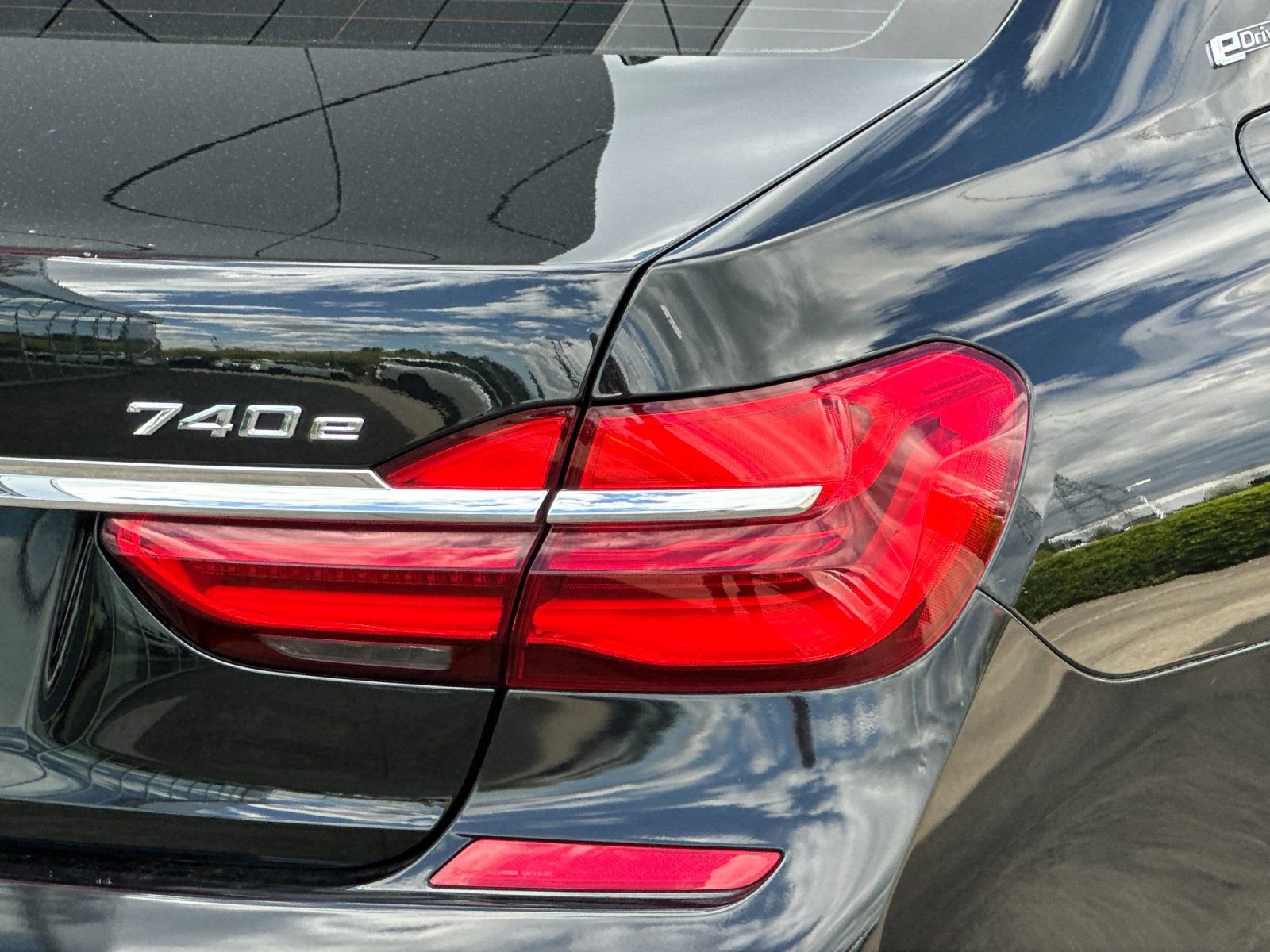 Used 2017 BMW 740e xDrive AWD/4WD image 24