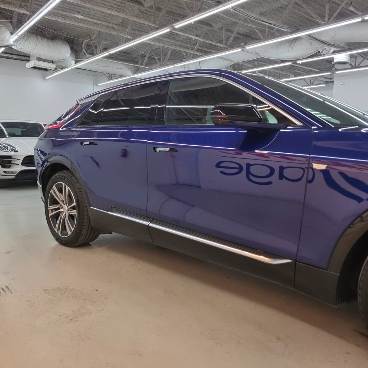 Used 2024 Cadillac Lyriq Luxury RWD image 7
