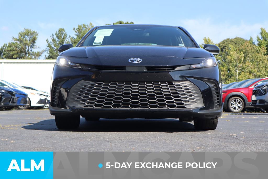 Used 2025 Toyota Camry SE image 4