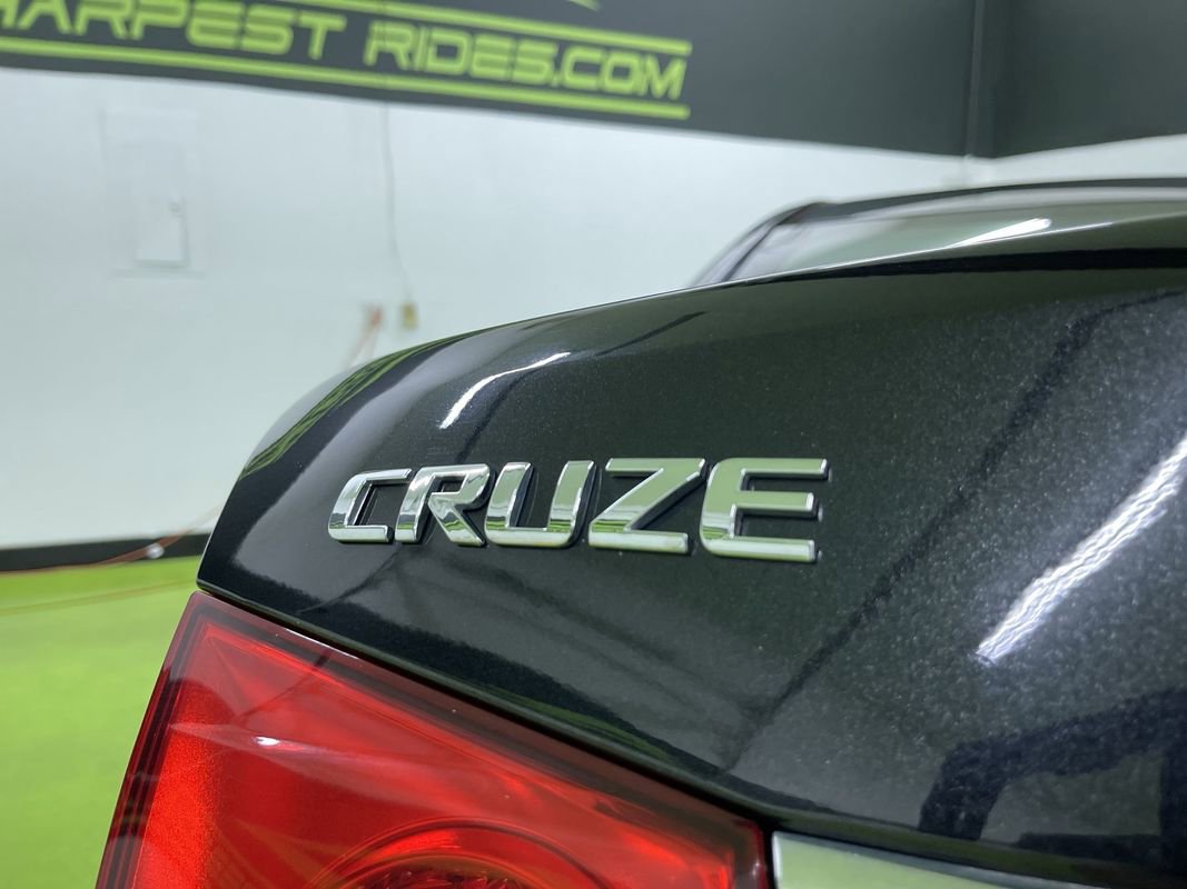 Used 2013 Chevrolet Cruze LS FWD image 12