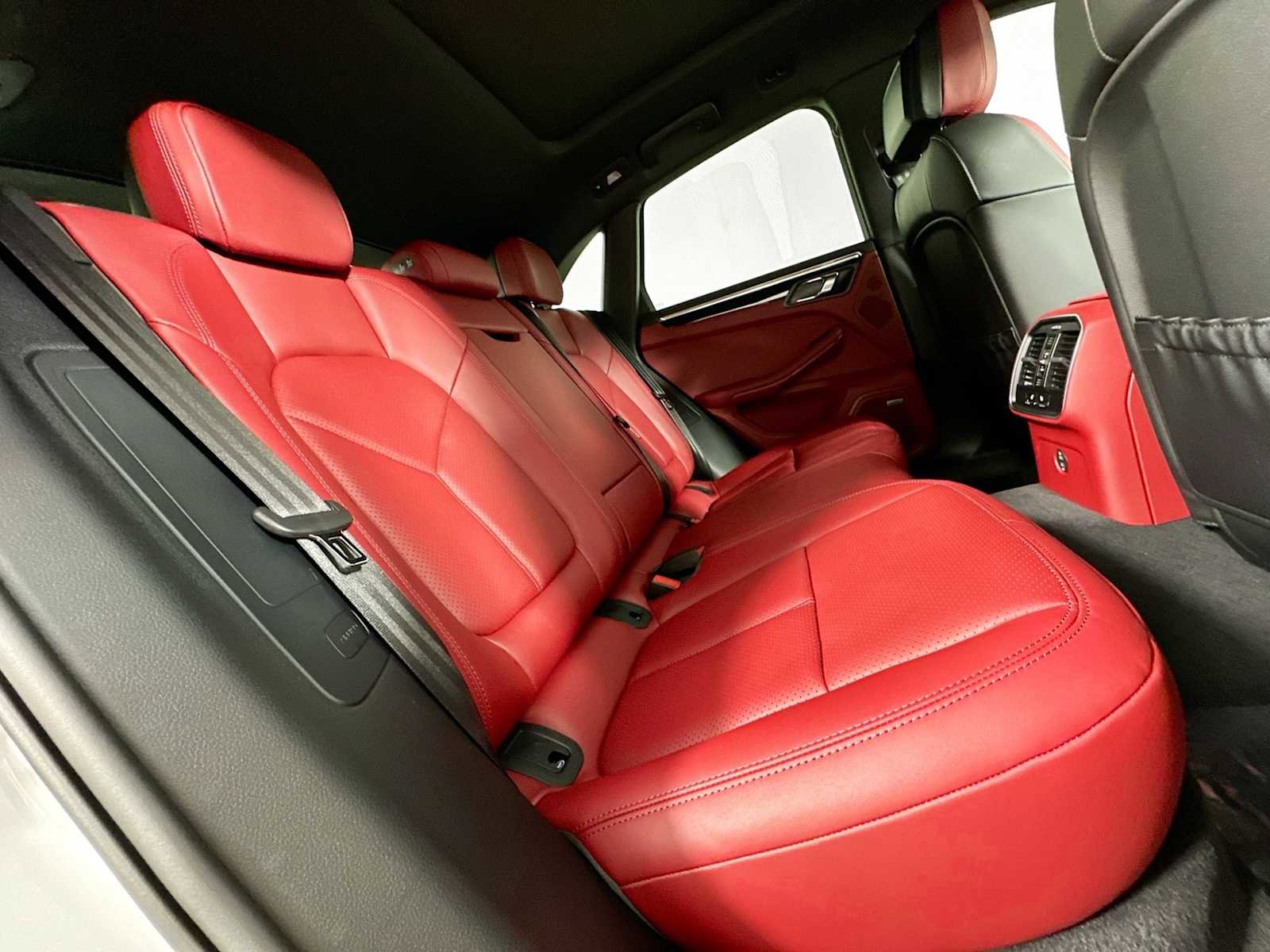 New 2025 Porsche Macan S image 28