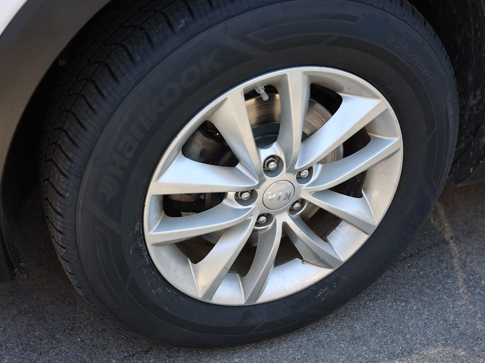 Used 2017 Kia Sorento LX image 9