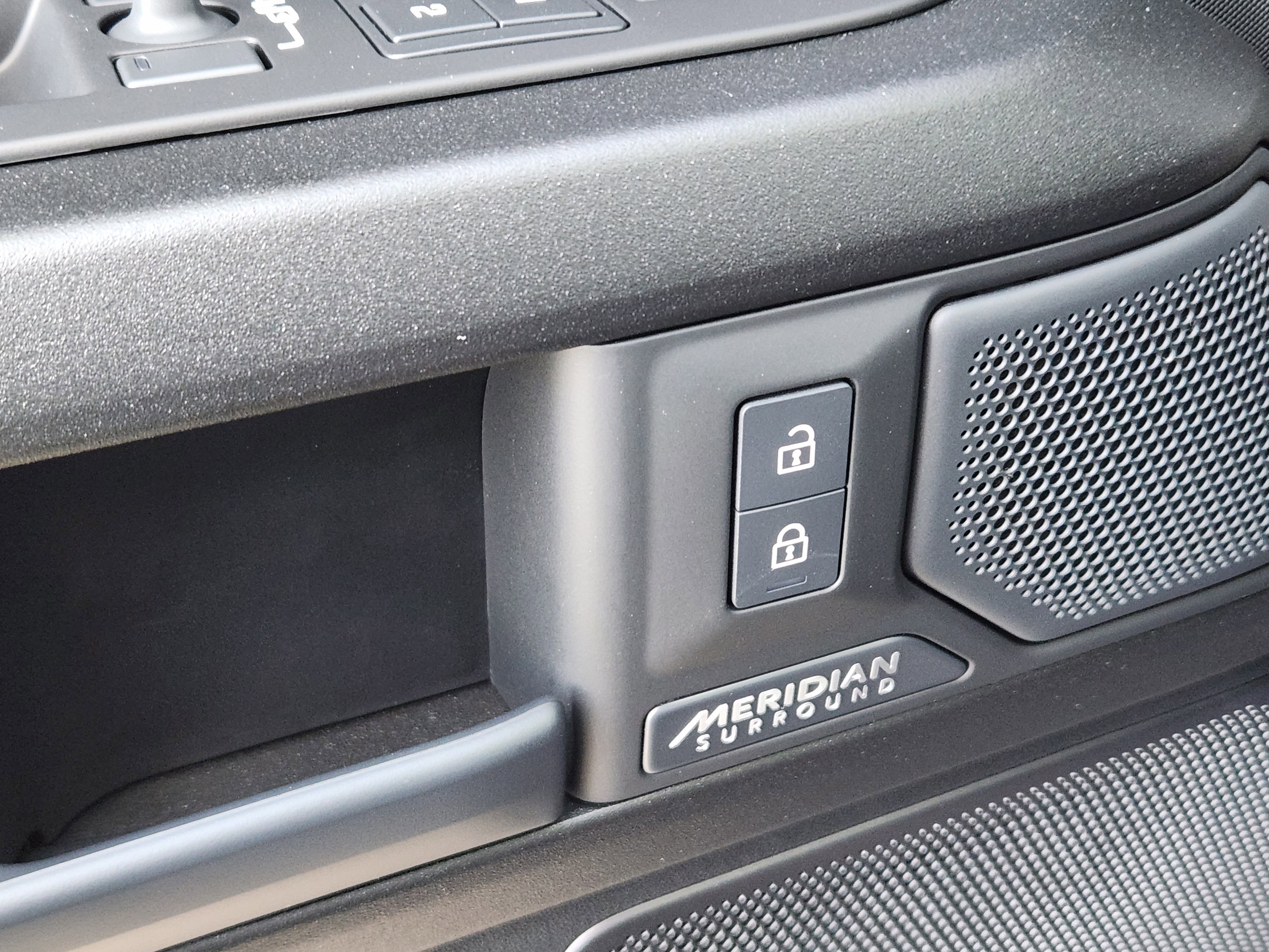 Certified 2025 Land Rover Defender 110 image 24