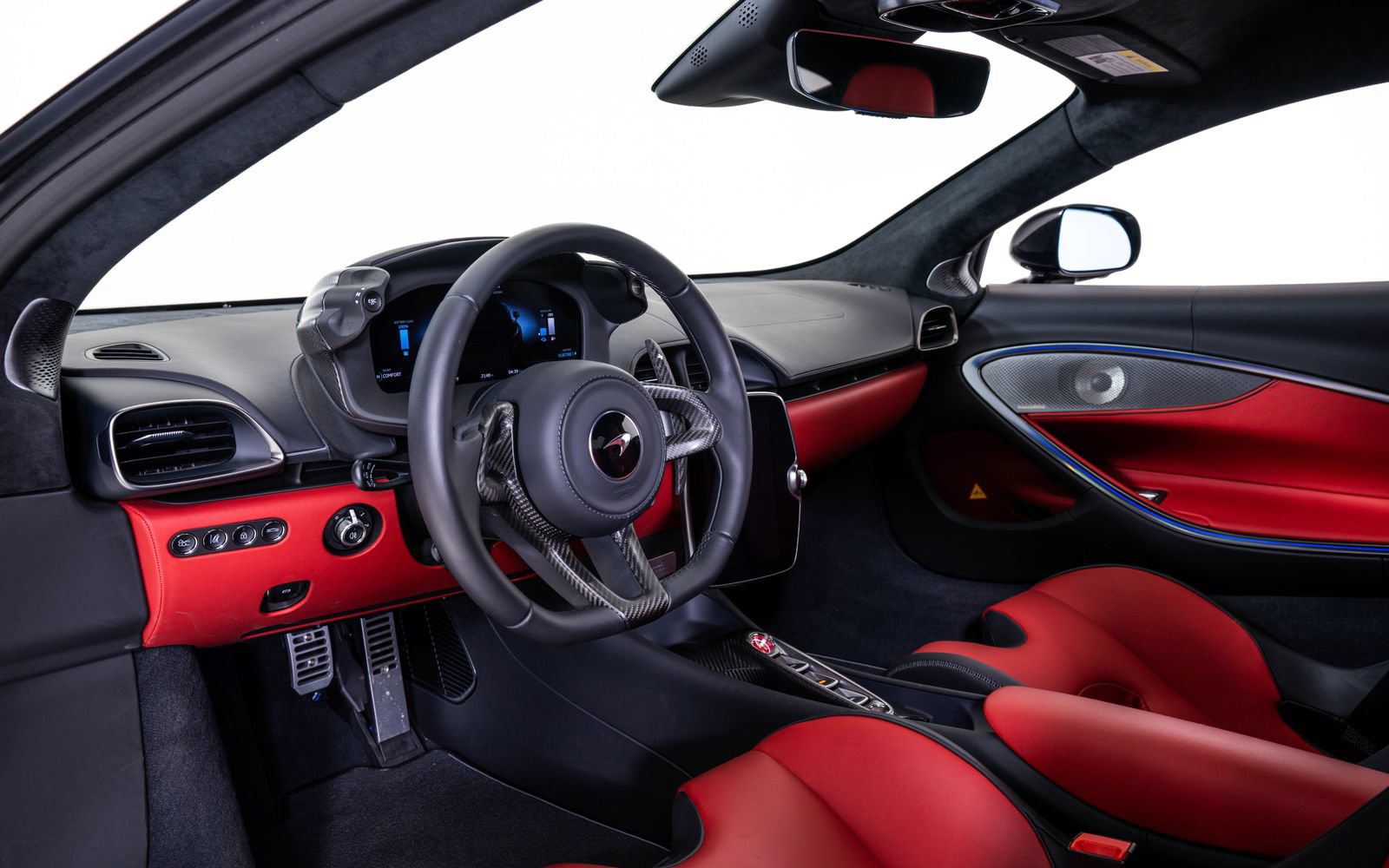Used 2024 McLaren Artura RWD image 18