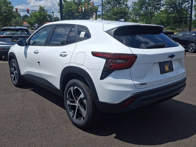 New 2026 Chevrolet Trax RS w/ Sunroof Package FWD image 4
