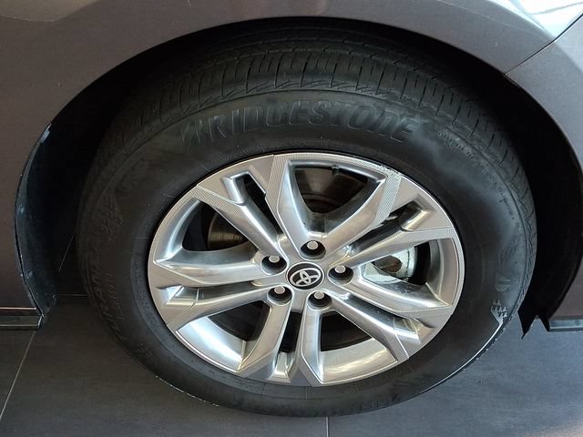 Used 2024 Toyota Sienna Platinum AWD/4WD image 7