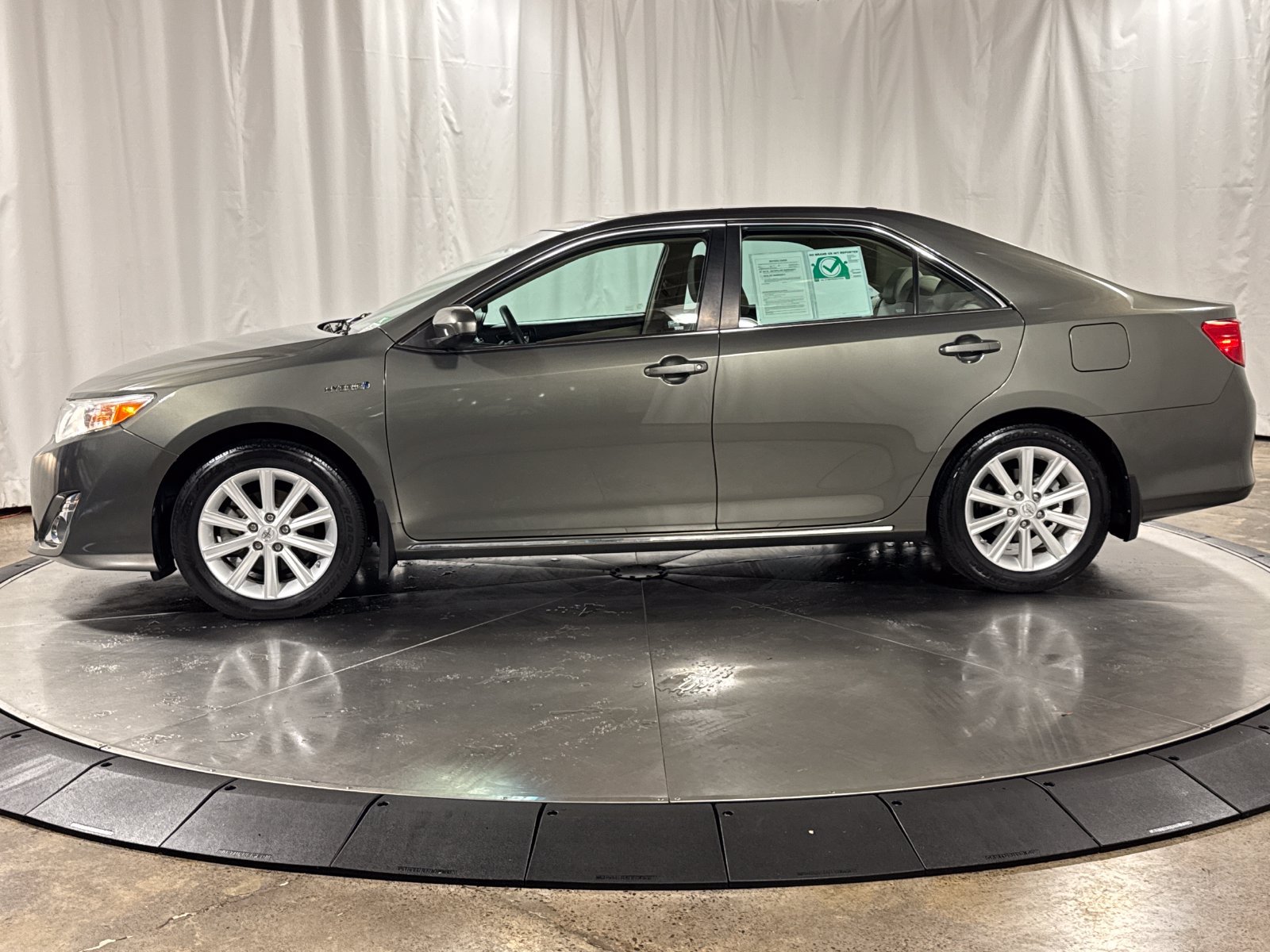 Used 2014 Toyota Camry XLE w/ Leather Package FWD image 8