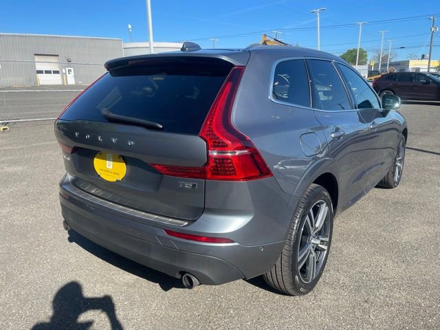 Used 2018 Volvo XC60 T5 Momentum w/ Vision Package AWD/4WD image 7