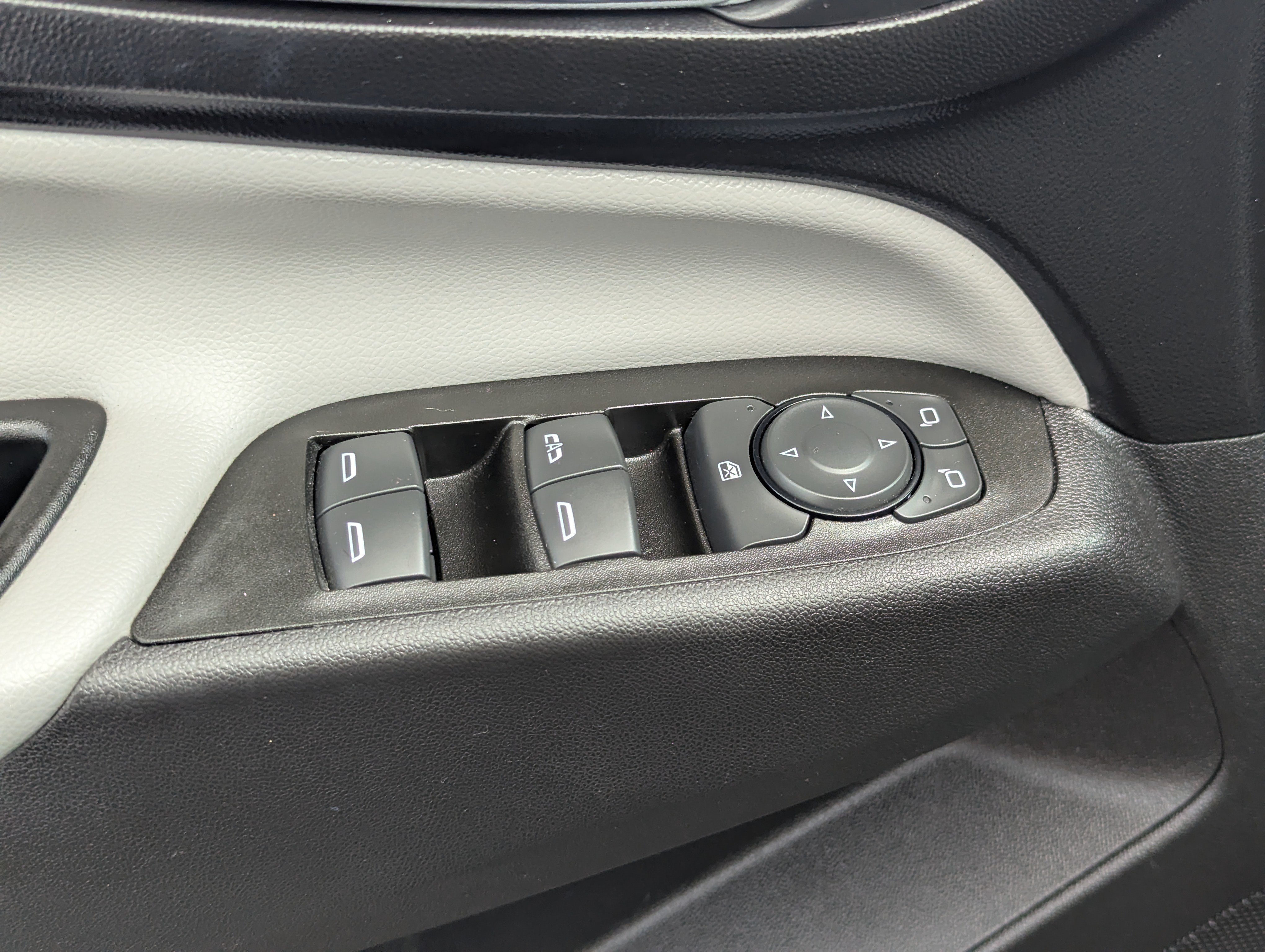 Used 2018 Chevrolet Equinox LS FWD image 21
