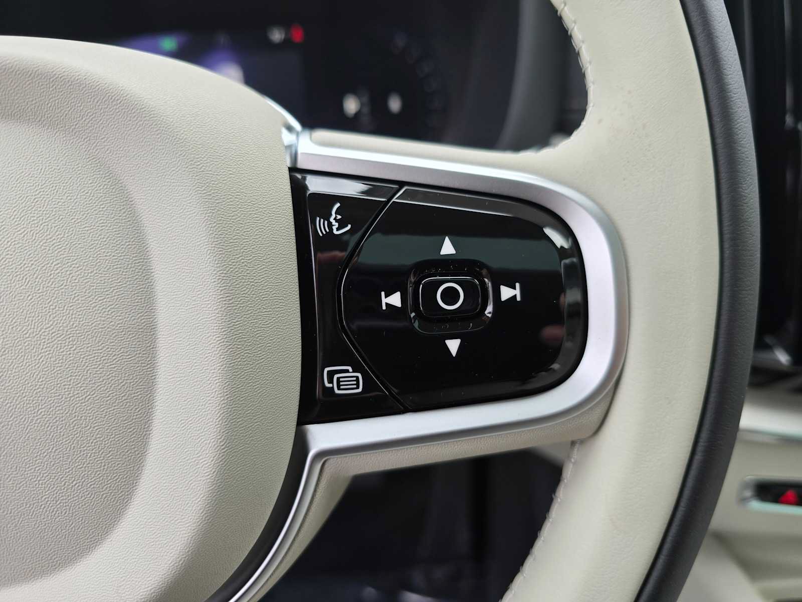 New 2026 Volvo XC60 B5 Ultra w/ Protection Package Premier AWD/4WD image 30