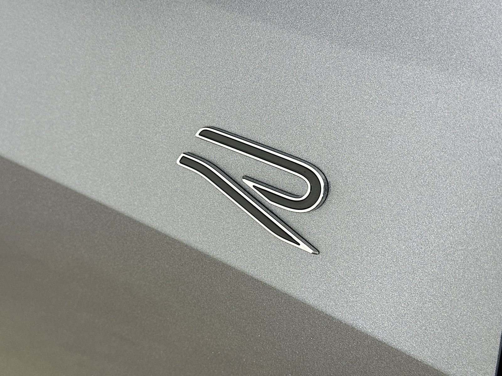 Certified 2025 Volkswagen Tiguan SE R-Line AWD/4WD image 9