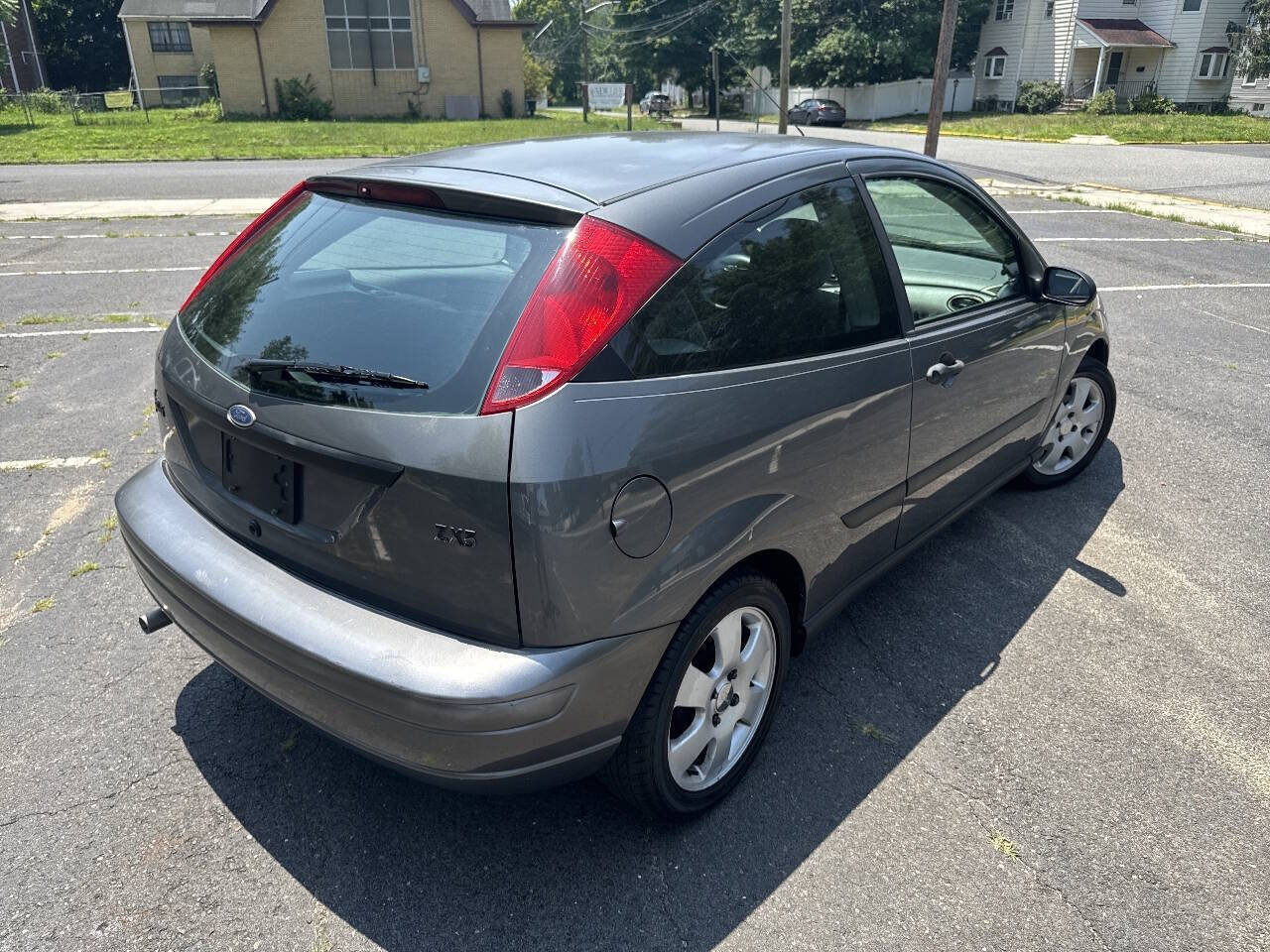 Used 2002 Ford Focus ZX3 Hatchback FWD image 3
