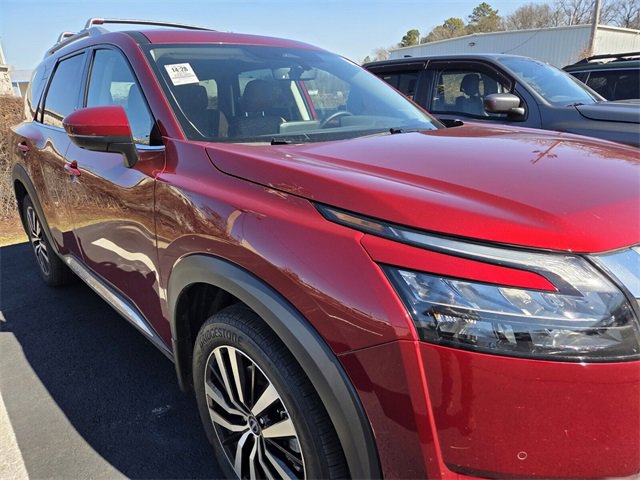 Used 2025 Nissan Pathfinder Platinum w/ Cargo Package image 7