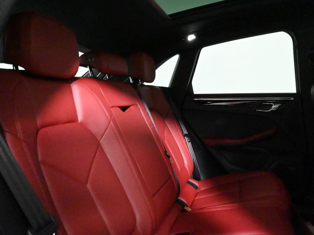 Used 2026 Porsche Macan AWD/4WD image 40